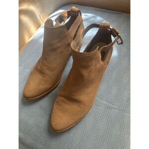 Dolce Vita Sued Camel Tan Ankle Boots Botties Women Sz. 8 Buckle Shoes 1.5” Heel